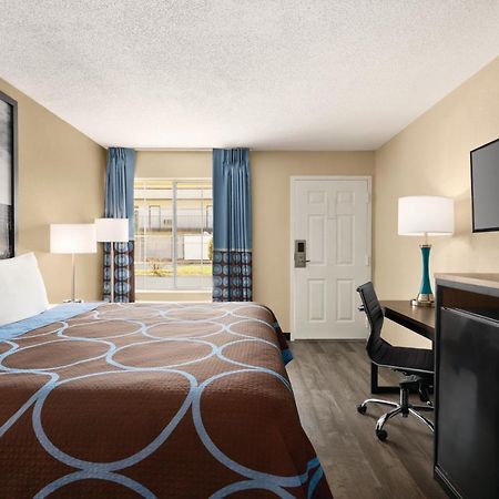 Super 8 By Wyndham Gulfport Biloxi Airport Motel Eksteriør bilde