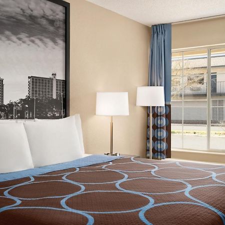 Super 8 By Wyndham Gulfport Biloxi Airport Motel Eksteriør bilde