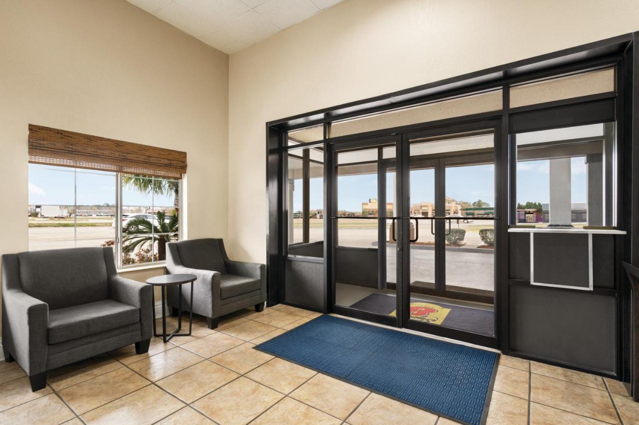 Super 8 By Wyndham Gulfport Biloxi Airport Motel Eksteriør bilde