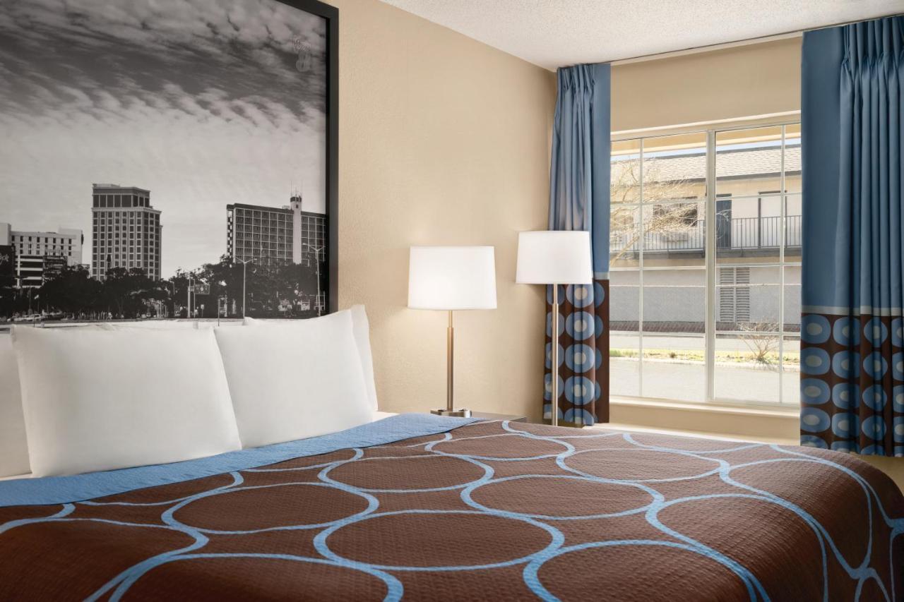 Super 8 By Wyndham Gulfport Biloxi Airport Motel Eksteriør bilde