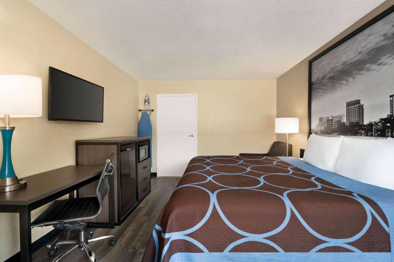 Super 8 By Wyndham Gulfport Biloxi Airport Motel Eksteriør bilde